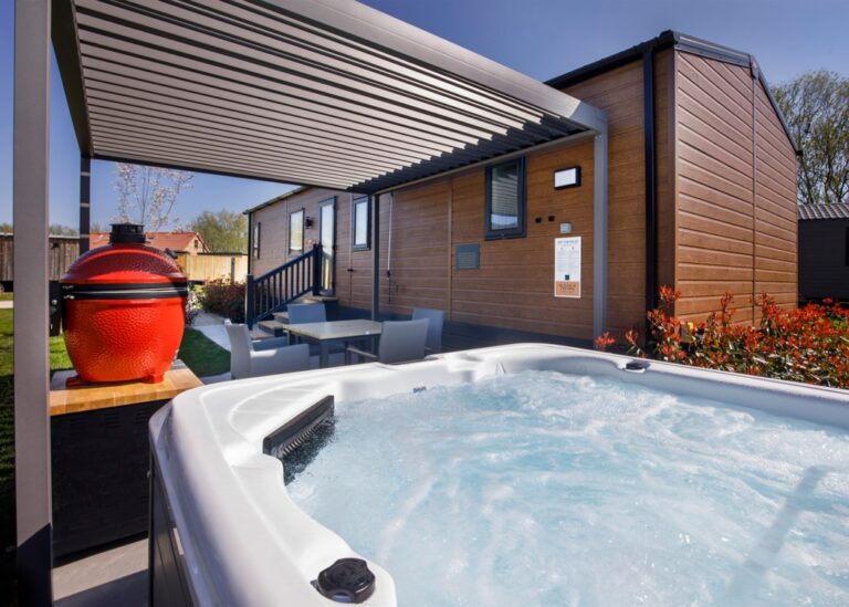staplyton-VIP-hot-tub